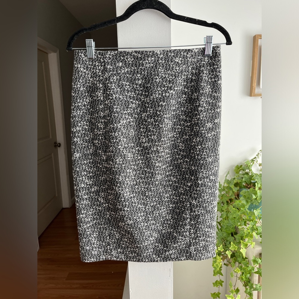 2/$20 Ann Taylor Black and White Tweed Pencil Skirt